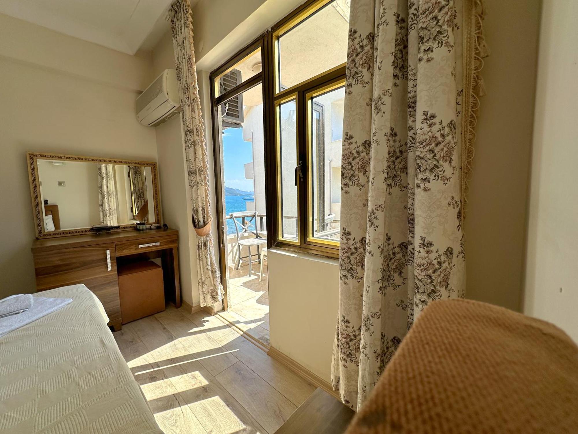 מרמריס Reis Beach Hotel מראה חיצוני תמונה