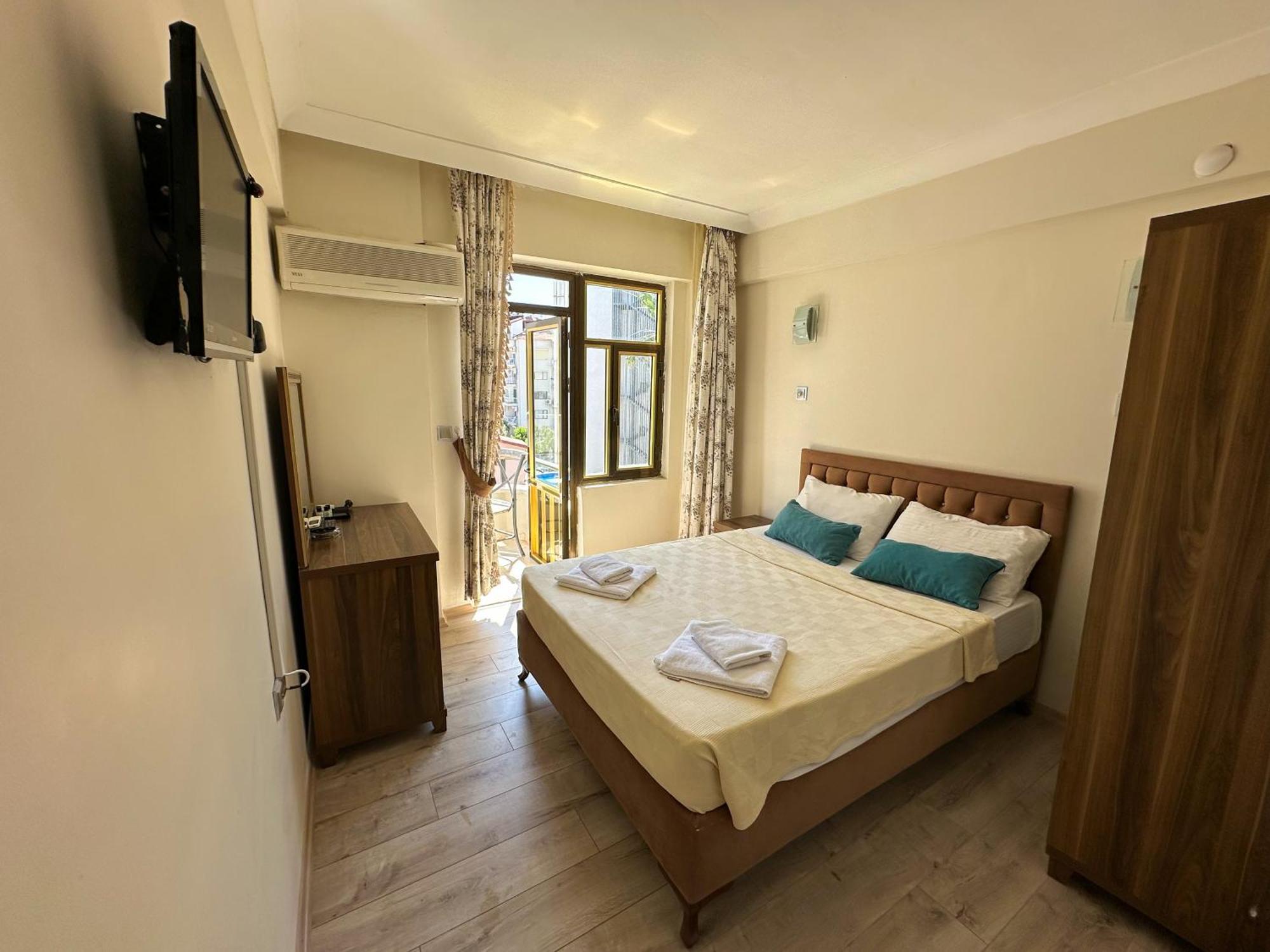מרמריס Reis Beach Hotel מראה חיצוני תמונה