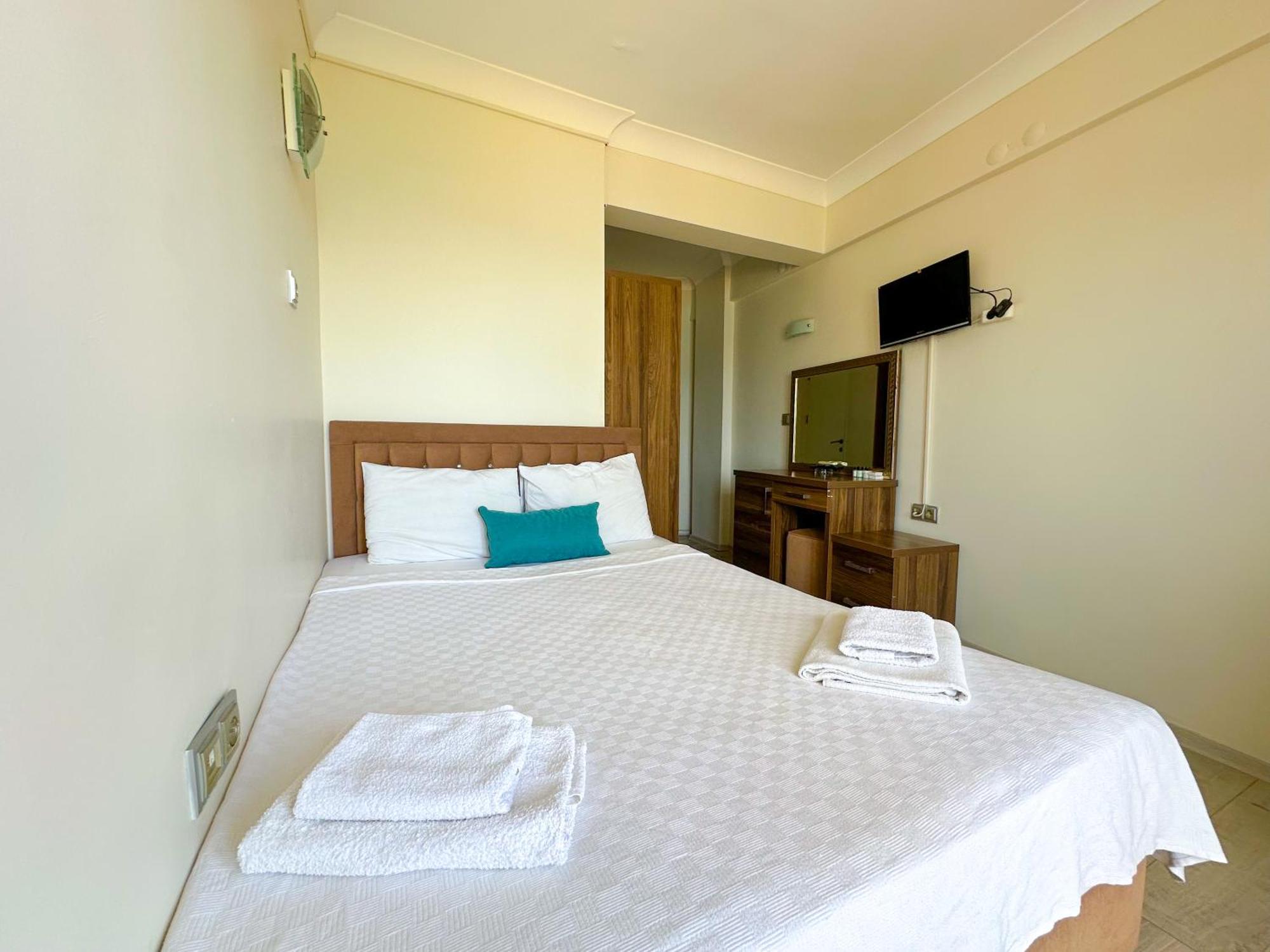 מרמריס Reis Beach Hotel מראה חיצוני תמונה