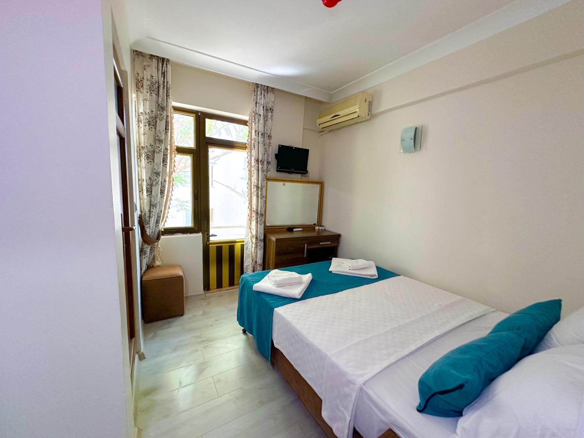 מרמריס Reis Beach Hotel מראה חיצוני תמונה