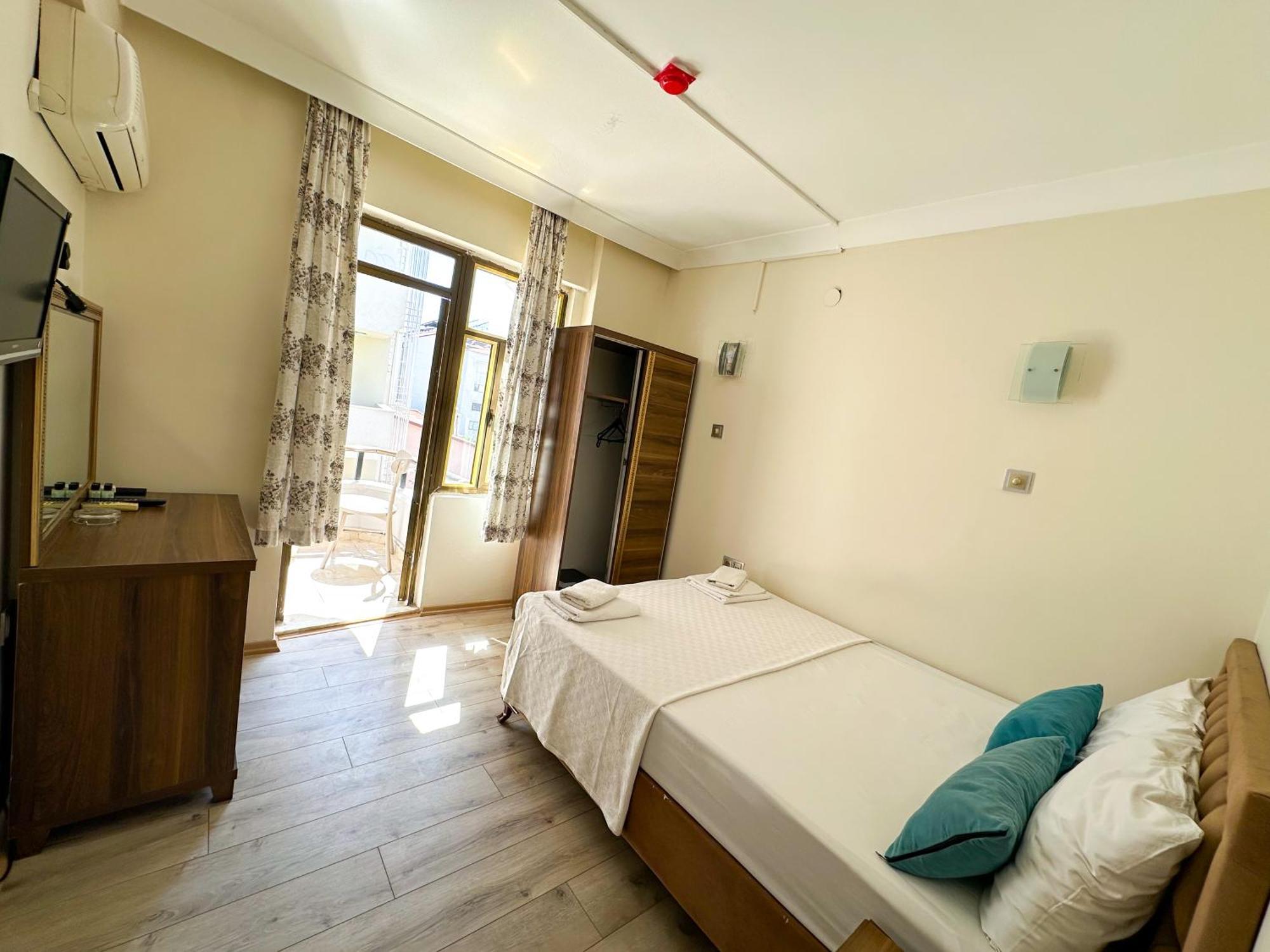 מרמריס Reis Beach Hotel מראה חיצוני תמונה