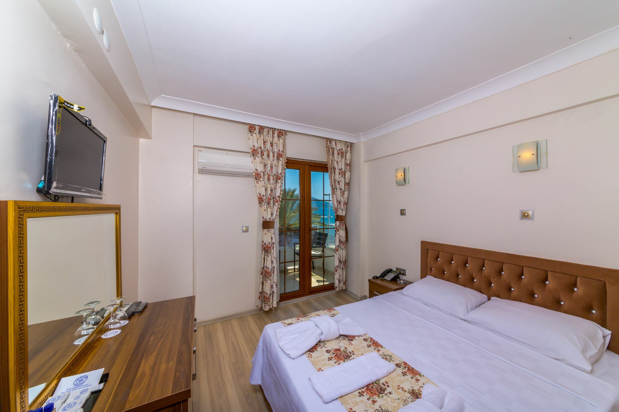 מרמריס Reis Beach Hotel מראה חיצוני תמונה