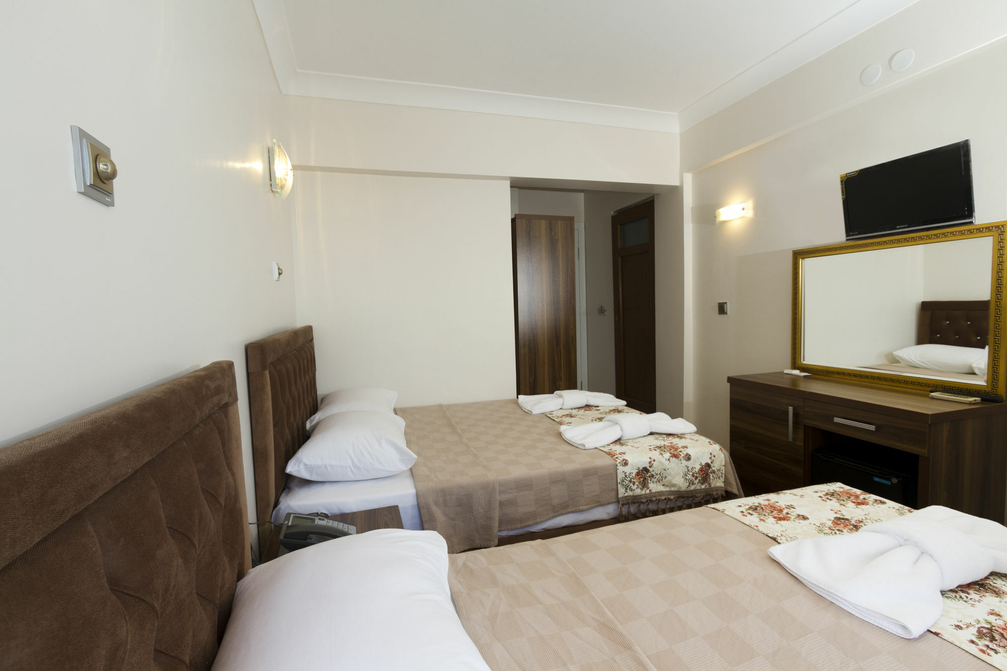 מרמריס Reis Beach Hotel מראה חיצוני תמונה