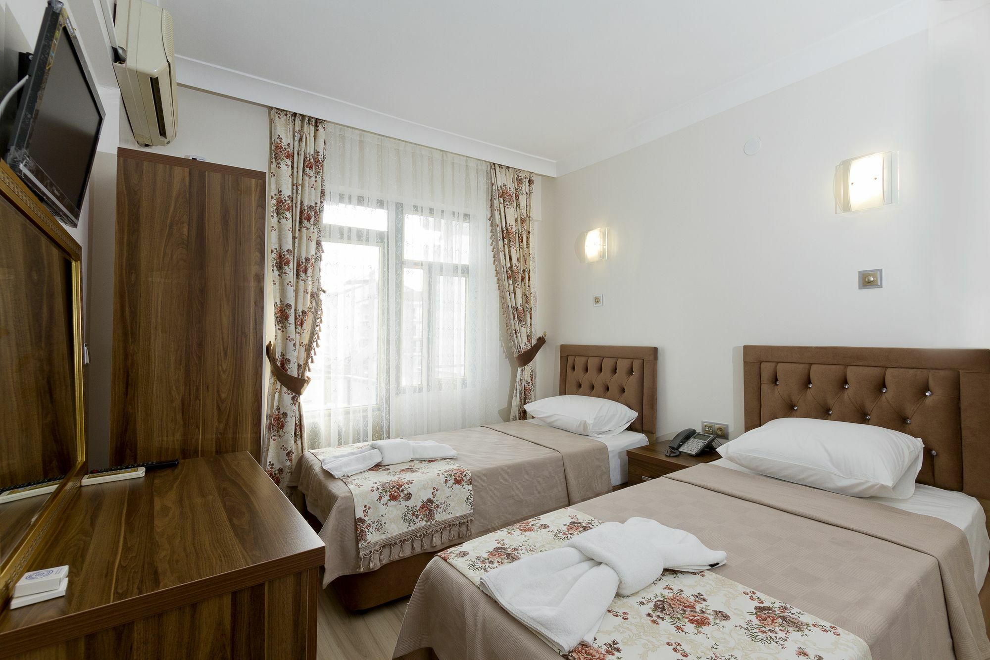 מרמריס Reis Beach Hotel מראה חיצוני תמונה